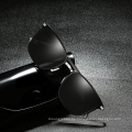 Modische italienische Sonnenbrille aus Metall